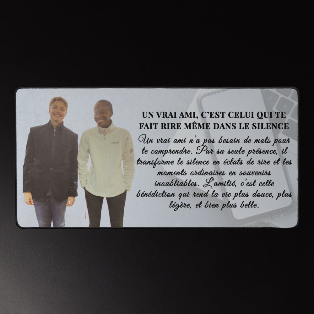 Desk Mat with two people standing together and a French quote on a dark background