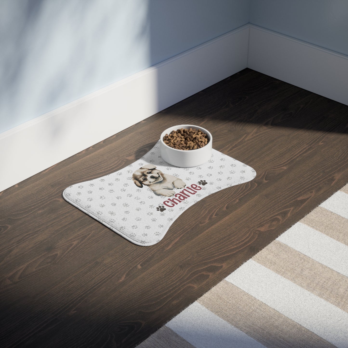 Nom de l'animal - Charlie | Tapis d'alimentation personnalisés pour animaux de compagnie pour des repas propres et amusants